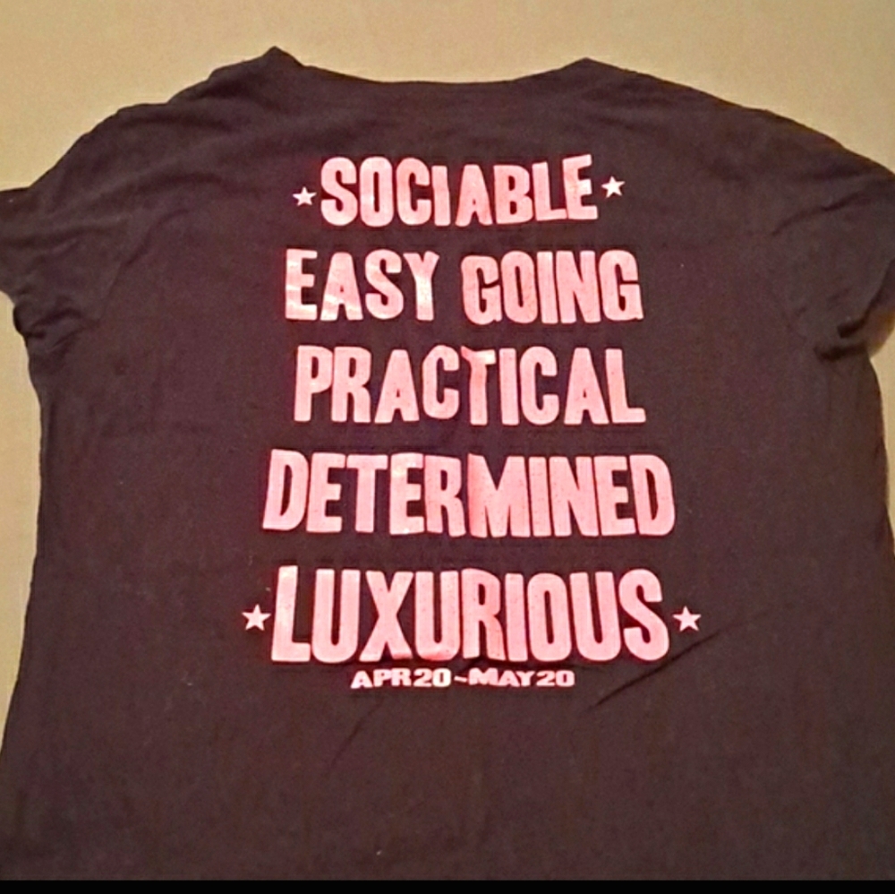 Taurus black t-shirt with pink glitter